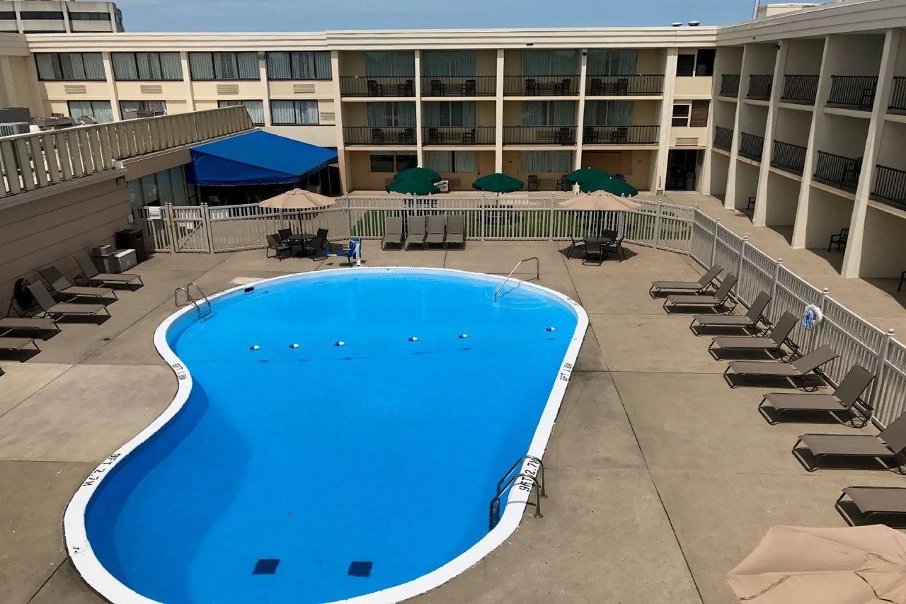 Pittsburgh East 3* Monroeville